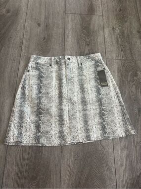 Bold Elements Women's Snake-Print A-Line Skirt — Gray/White